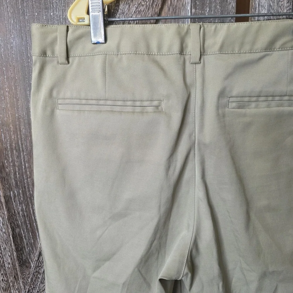Nike Golf Shorts Boys Size XL Beige Chino Dri-FIT Stretch Performance 10